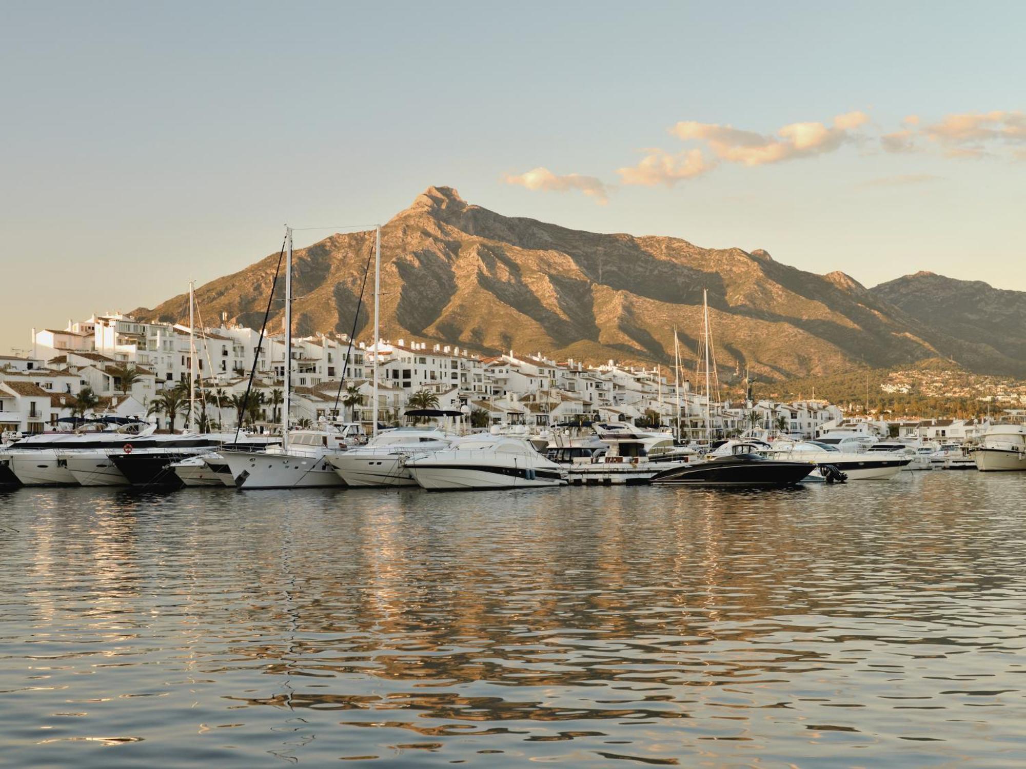 Vacation Marbella I Marina De Banus Beach Retreat, Next To Marina And Shops, 24-7 Security Apartment Bagian luar foto